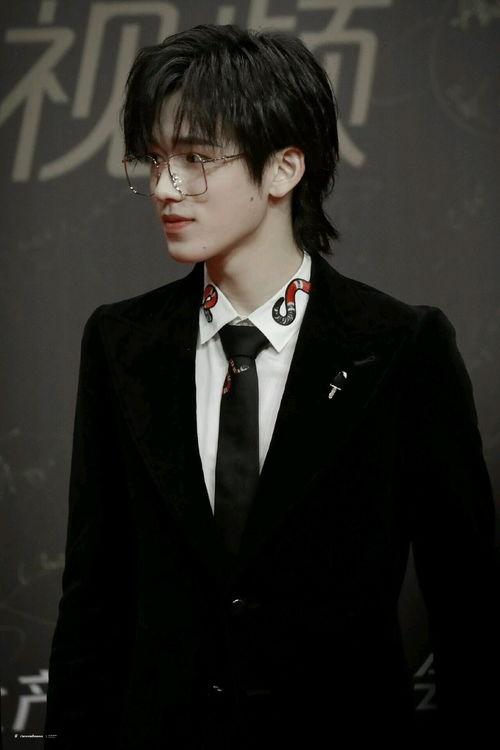 宋亚轩爆料团员视频,独家幕后花絮大公开 第1张 宋亚轩爆料团员视频,独家幕后花絮大公开 第1张